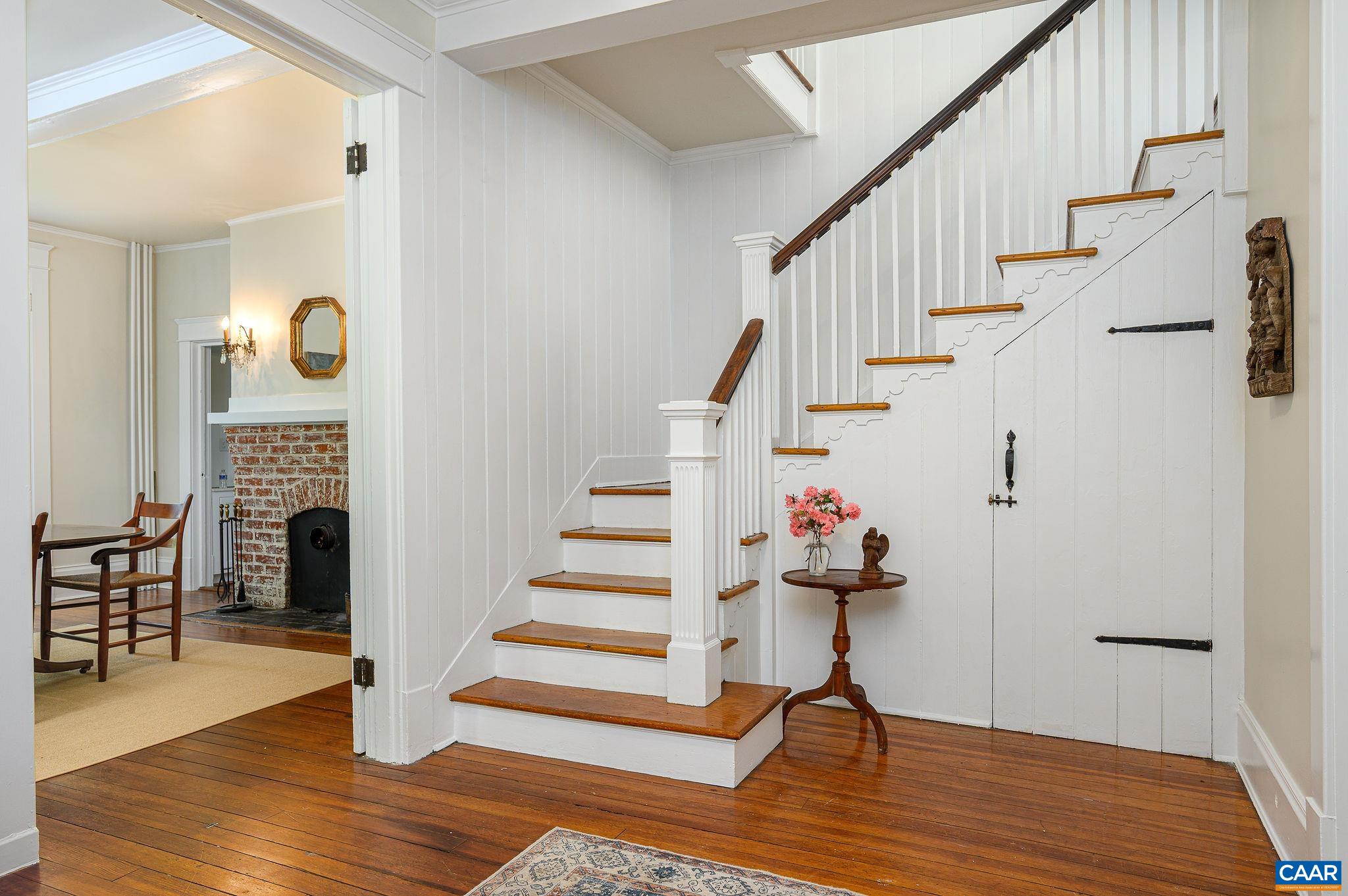 1326 RUGBY RD