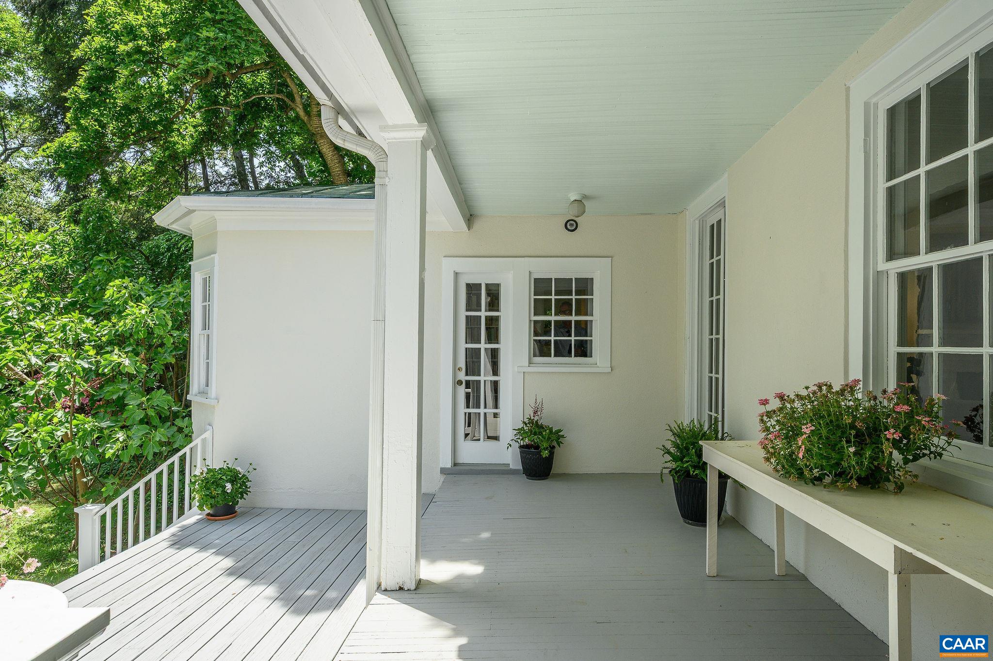 1326 RUGBY RD