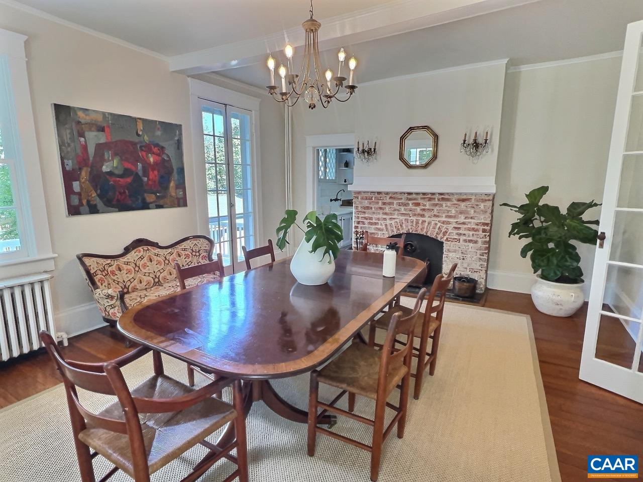 1326 RUGBY RD