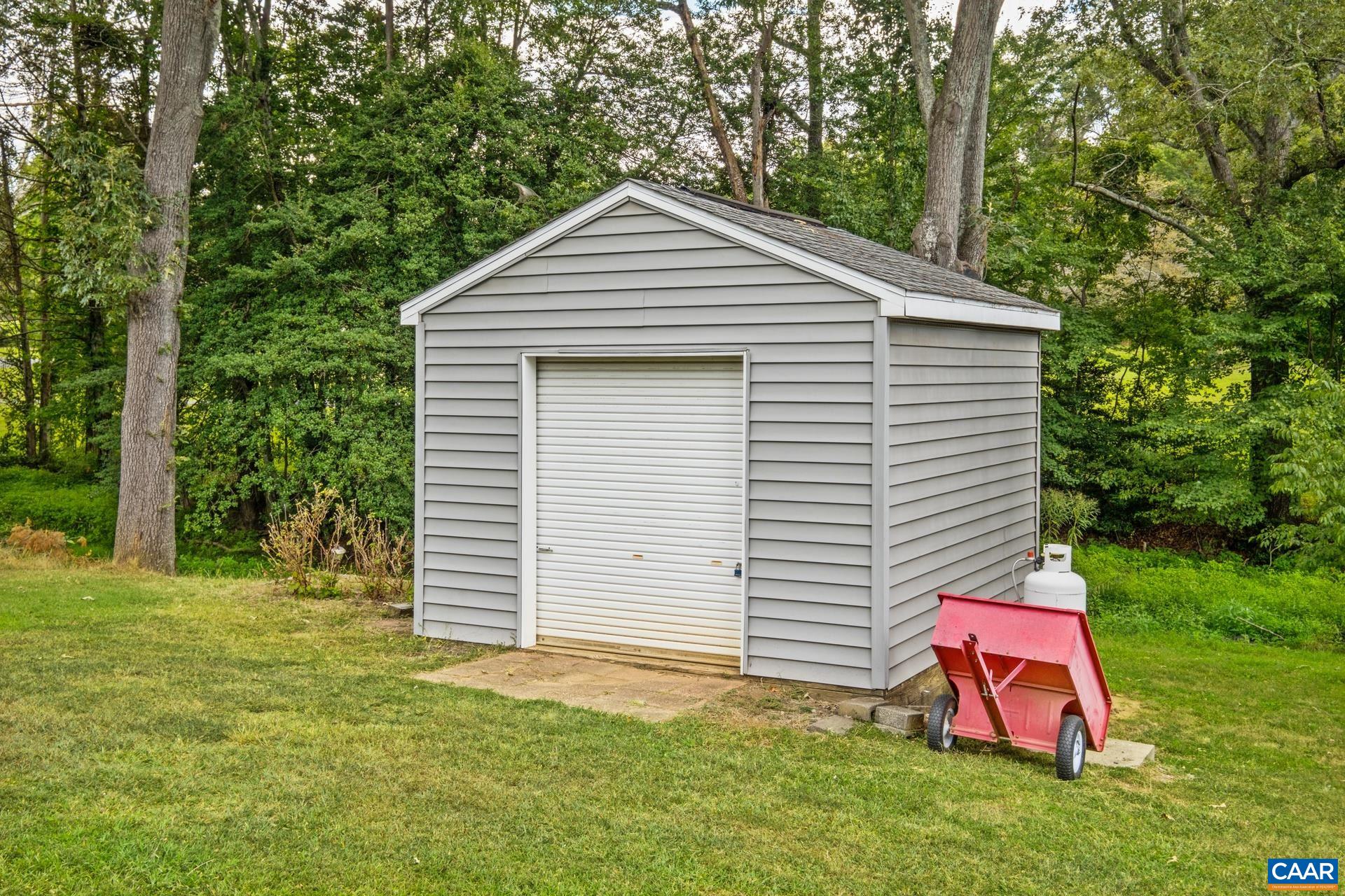 162 ROLLING HILLS RD