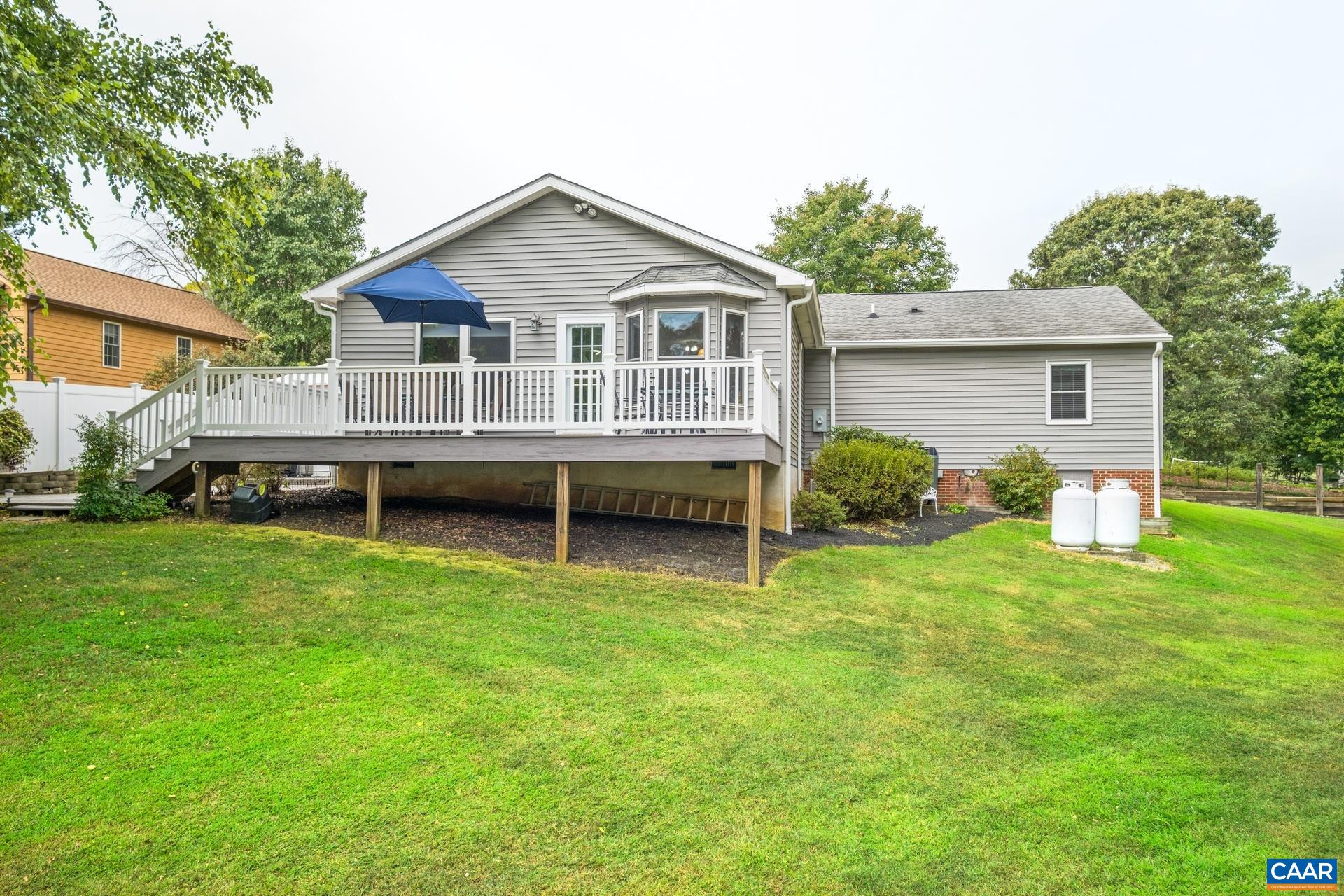 162 ROLLING HILLS RD