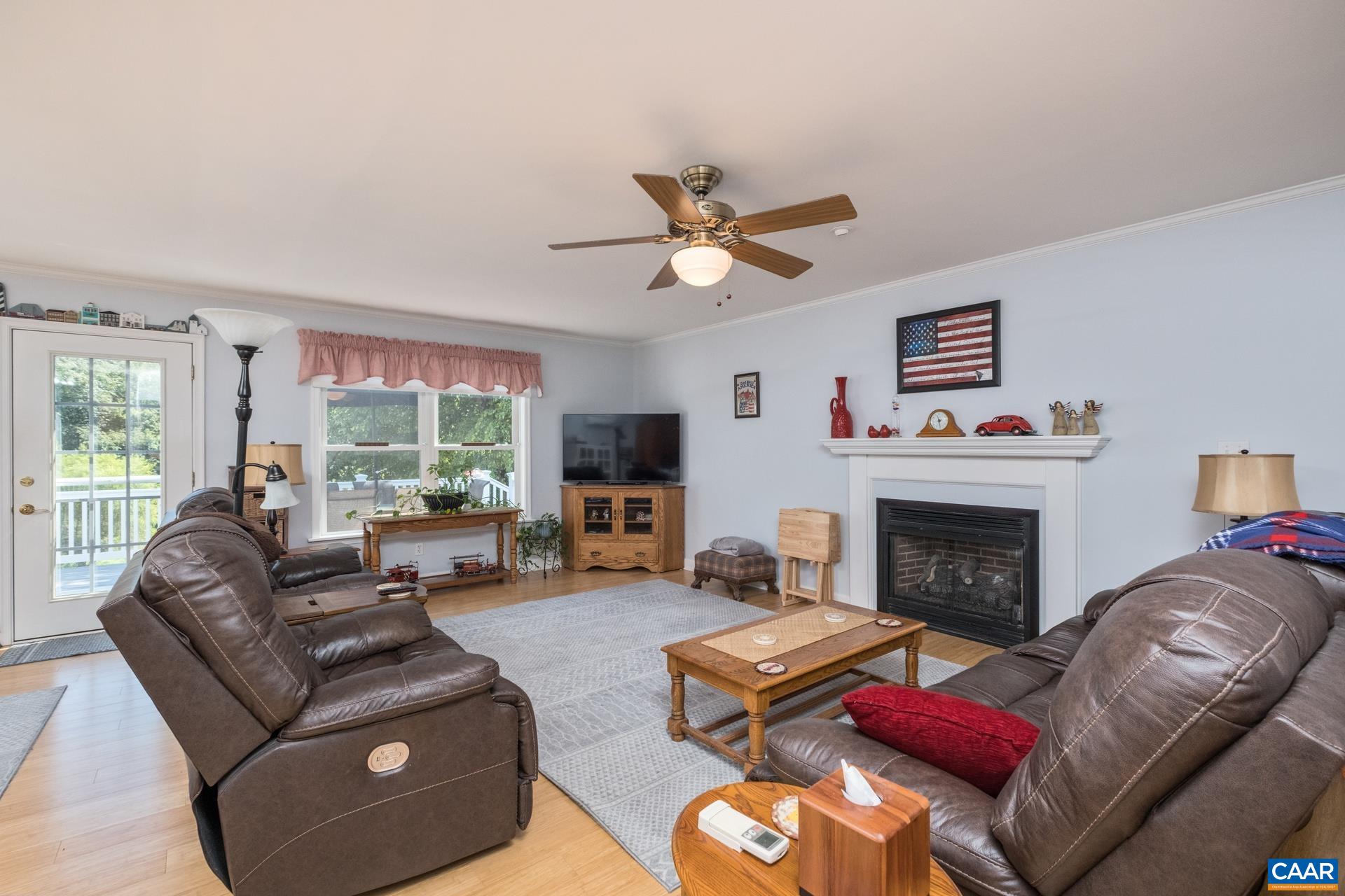 162 ROLLING HILLS RD