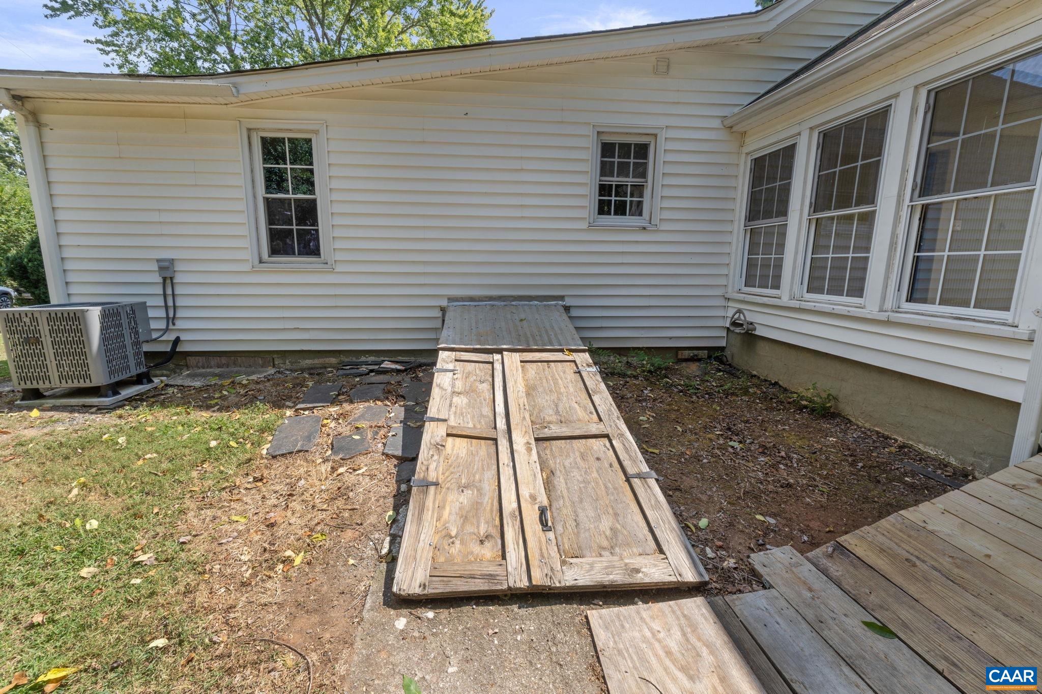 26171 N JAMES MADISON HWY