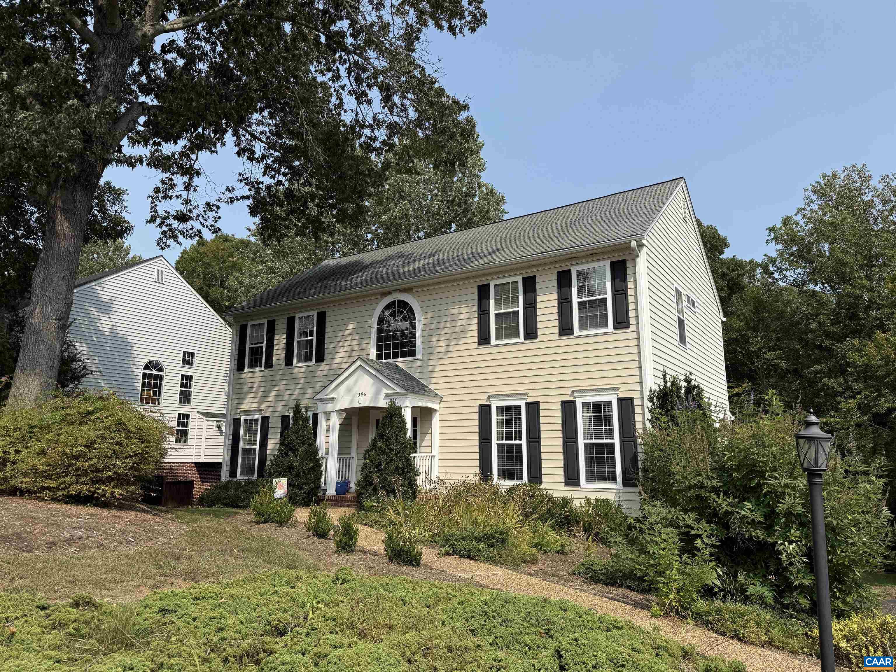 1396 DUNLORA DR