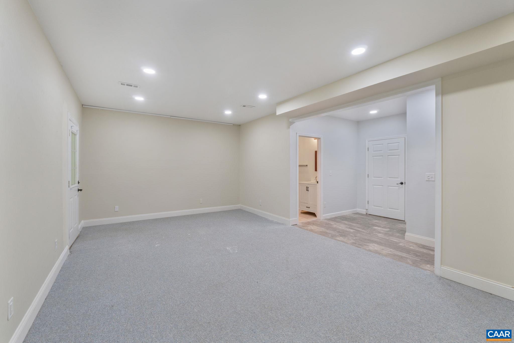 118 ROYS PL