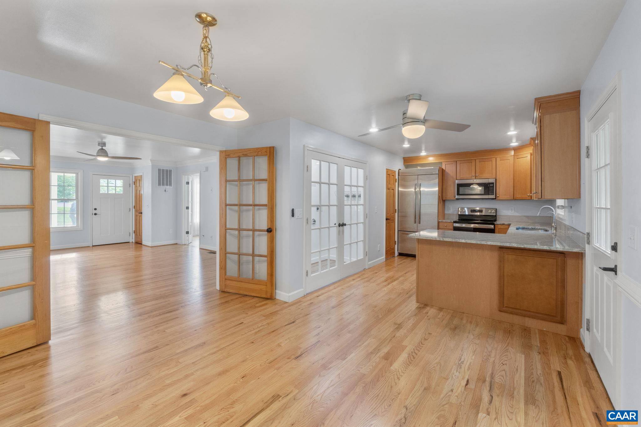 118 ROYS PL
