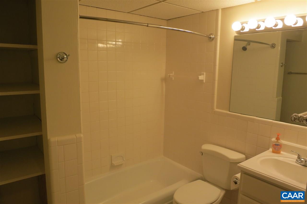 1800 JEFFERSON PARK AVE Unit: 17