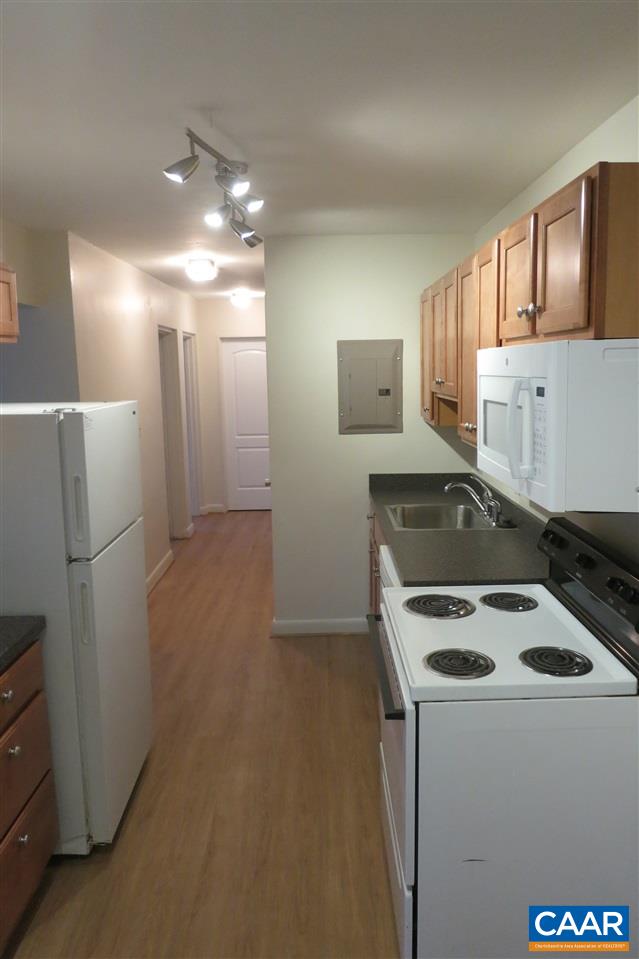 1800 JEFFERSON PARK AVE Unit: 17