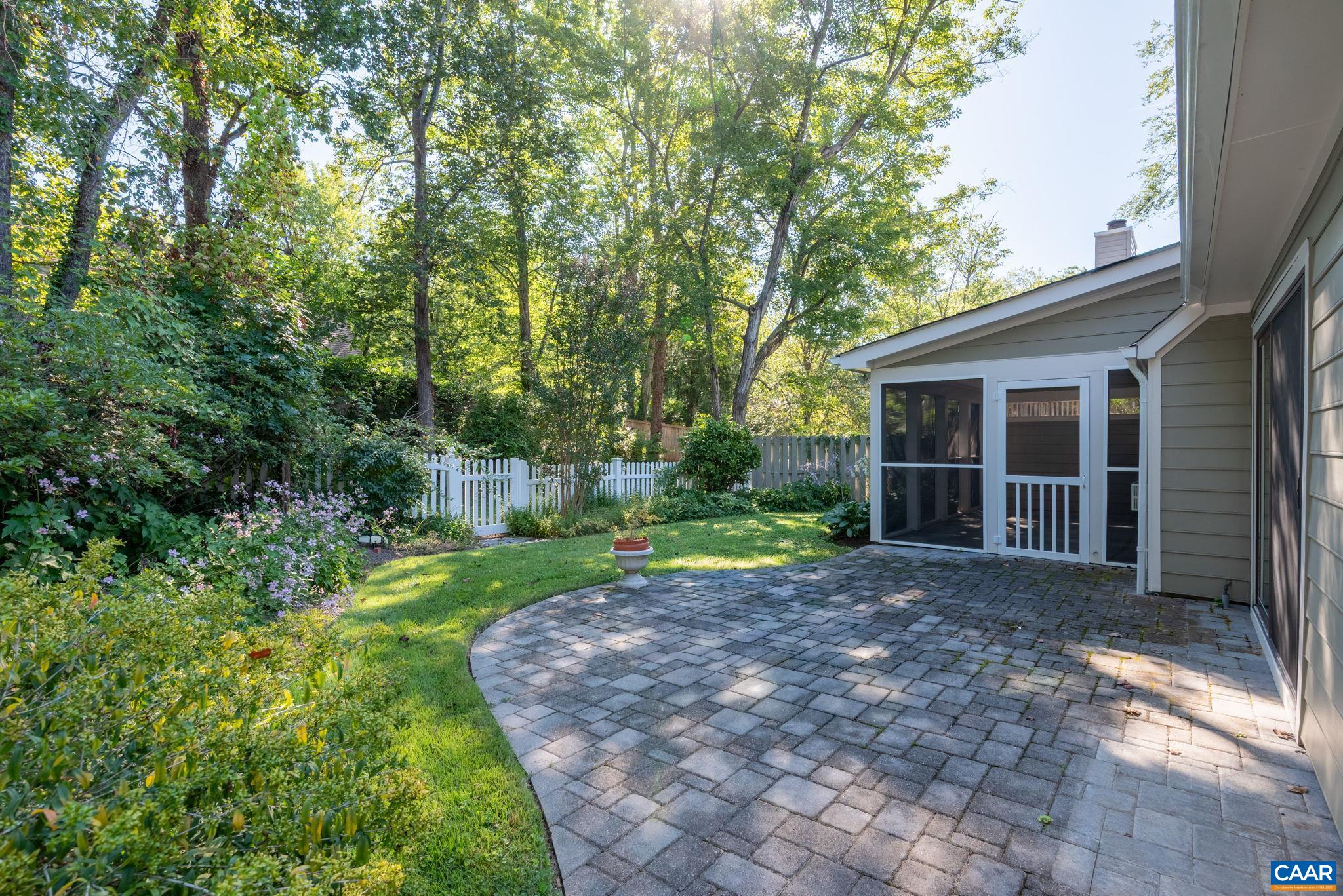 1467 MONTEREY DR