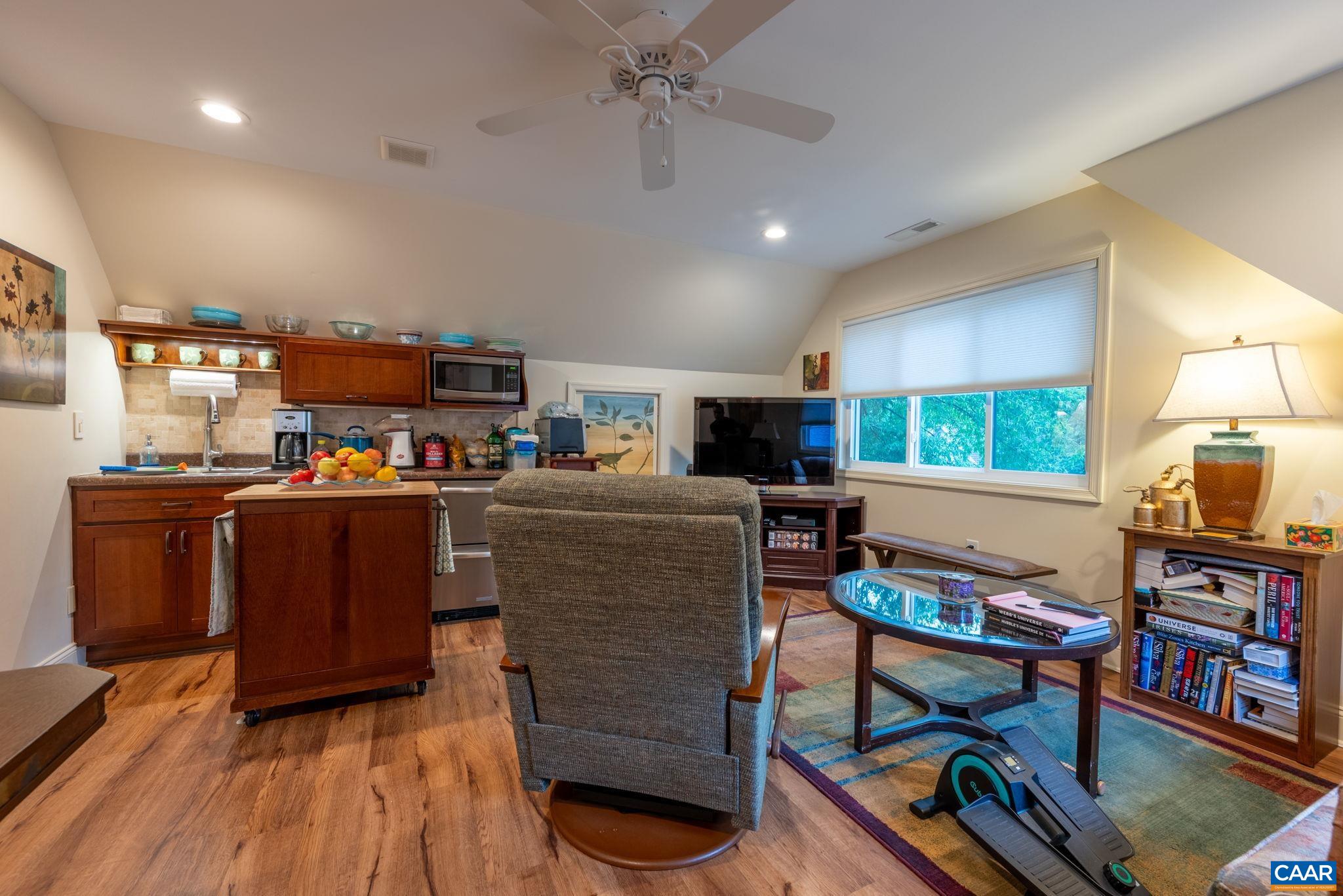 1467 MONTEREY DR