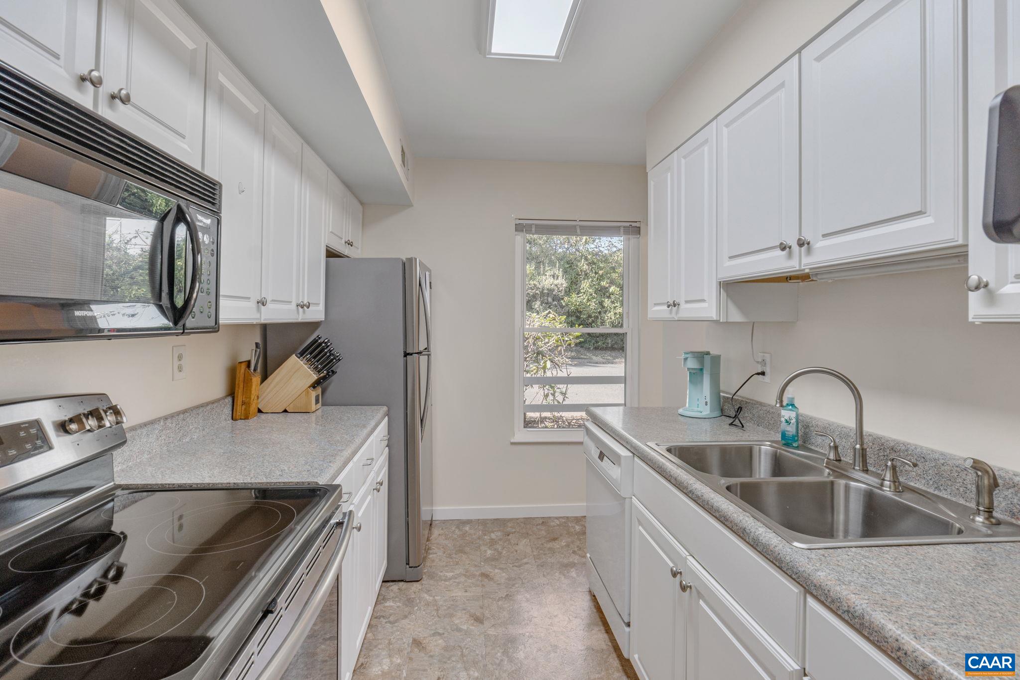 1264 MAPLE VIEW DR
