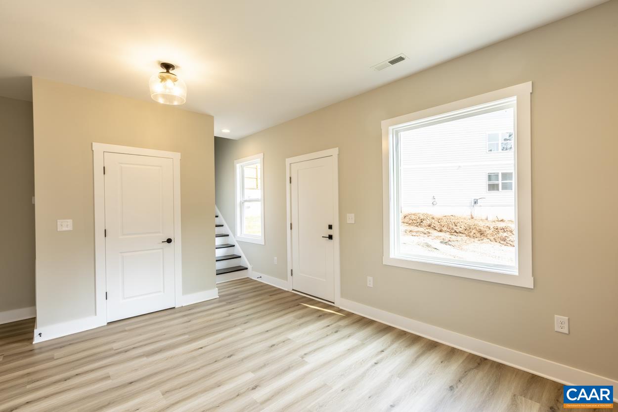 124 SUMMIT ST Unit: a