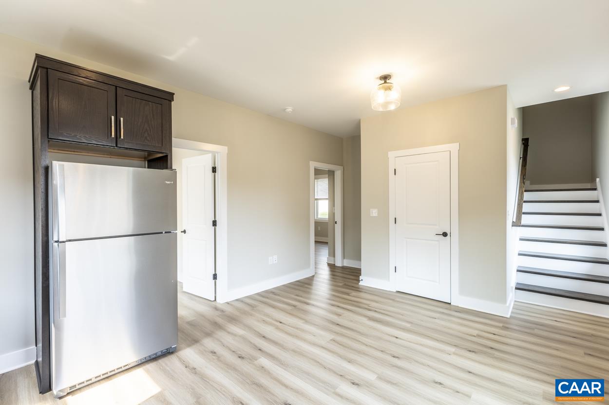 124 SUMMIT ST Unit: a