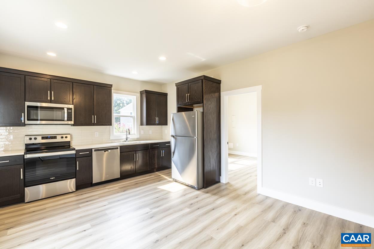 124 SUMMIT ST Unit: a