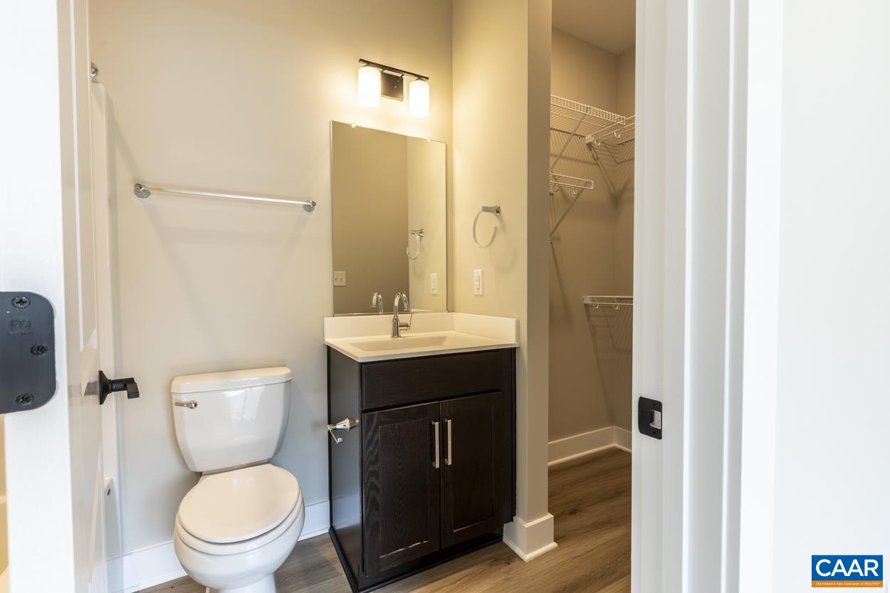 124 SUMMIT ST Unit: a