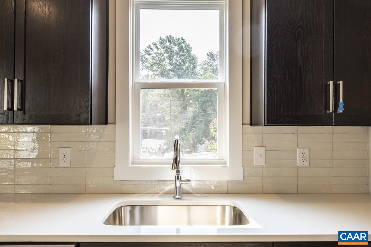 103 THOMAS DR Unit: 102