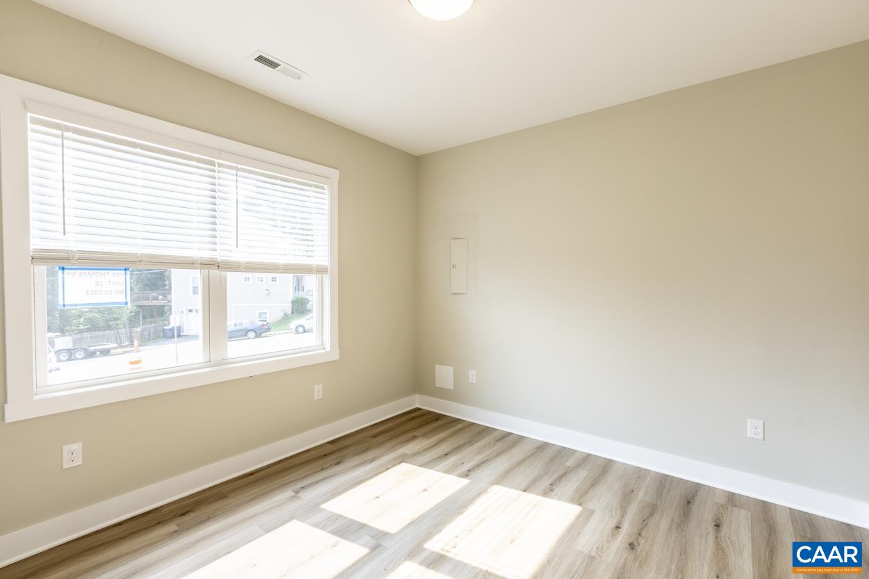 103 THOMAS DR Unit: 102