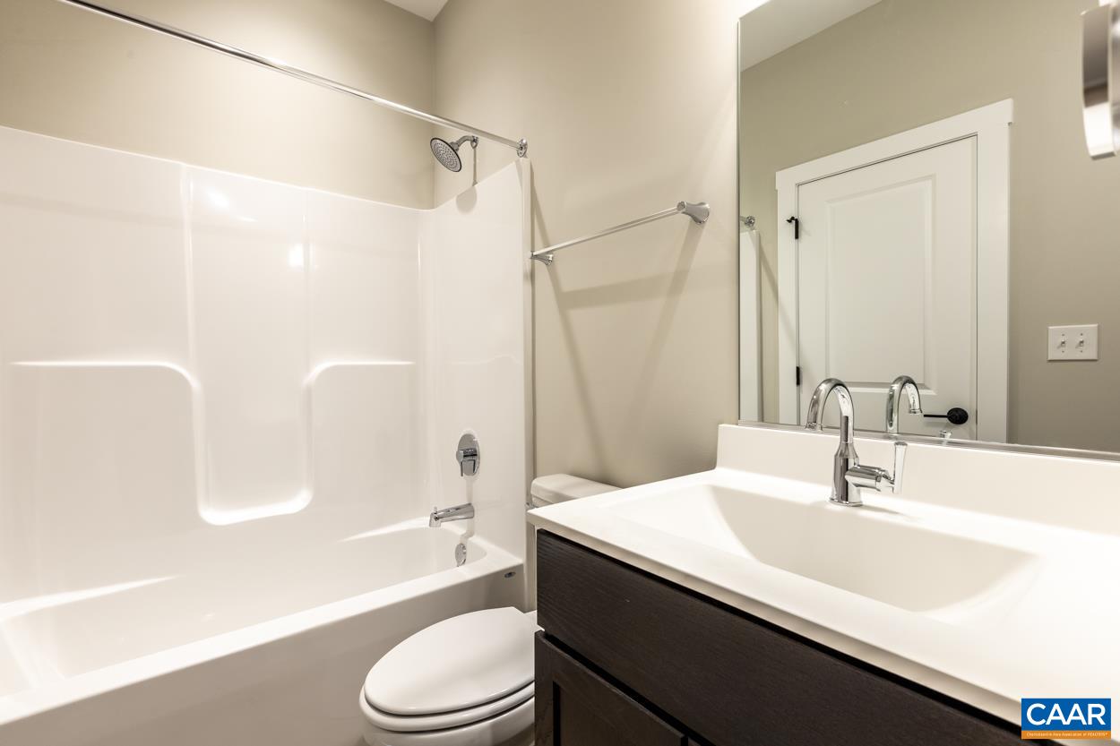 103 THOMAS DR Unit: 102