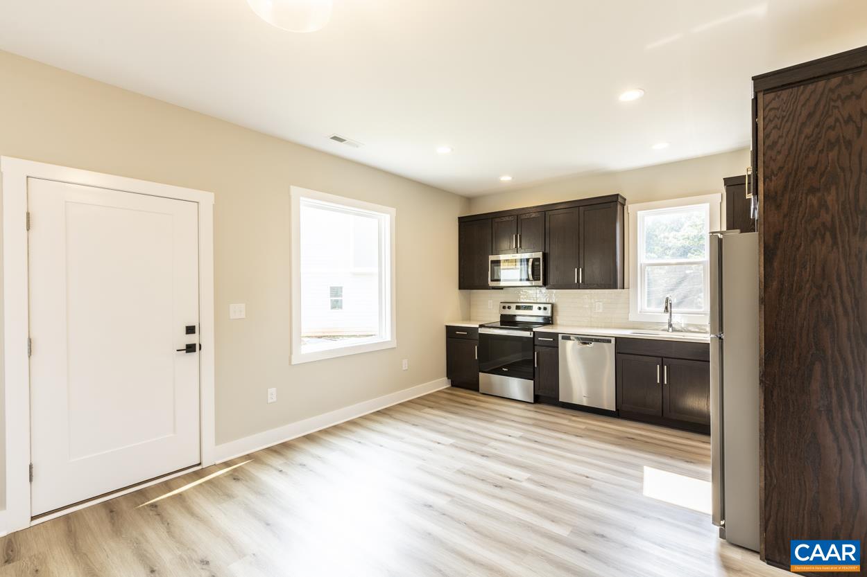 103 THOMAS DR Unit: 102