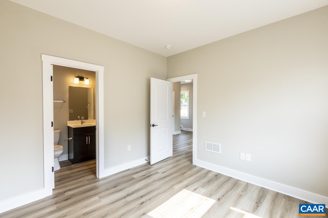 103 THOMAS DR Unit: 102