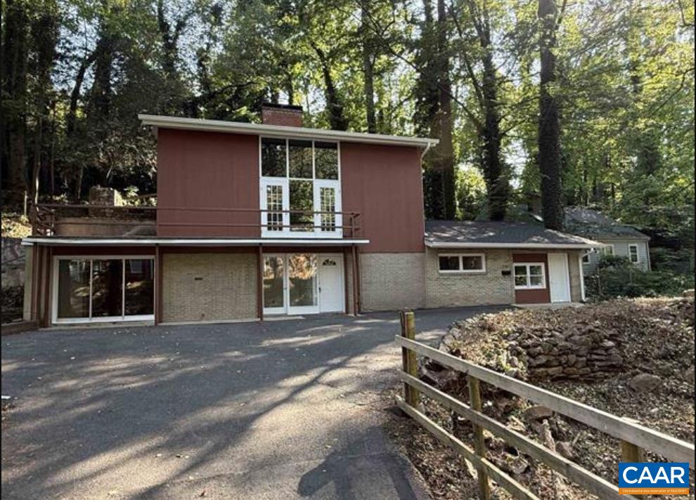 536 VALLEY RD