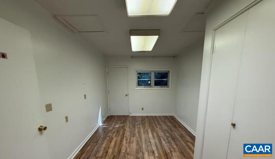 536 VALLEY RD
