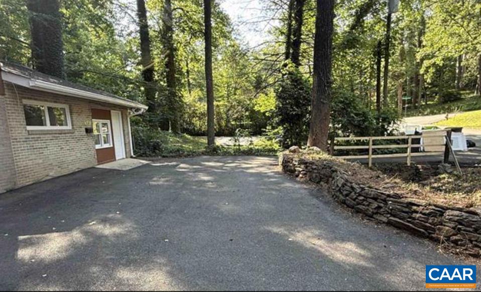536 VALLEY RD
