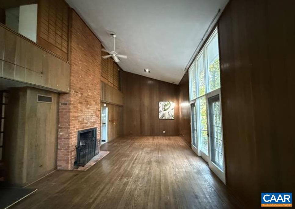 536 VALLEY RD