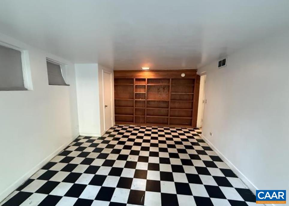 536 VALLEY RD