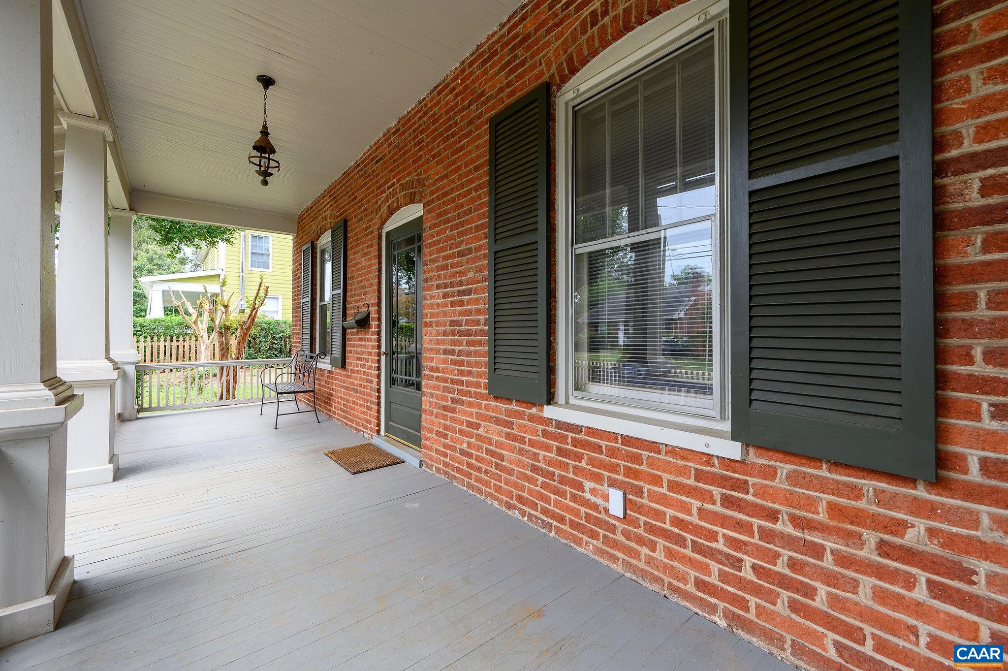 211 ROBERTSON AVE