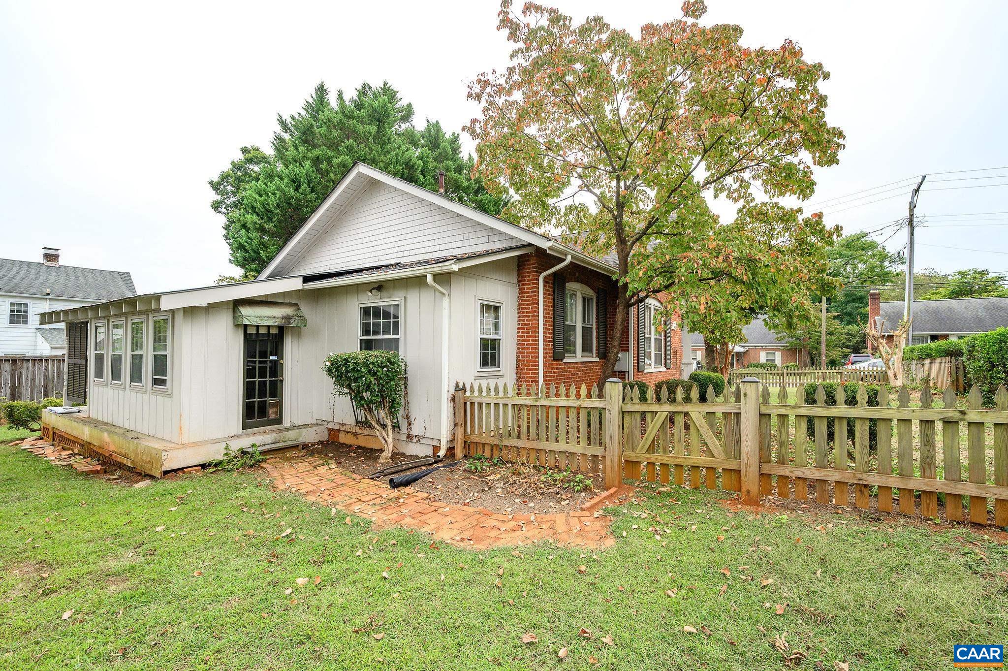 211 ROBERTSON AVE
