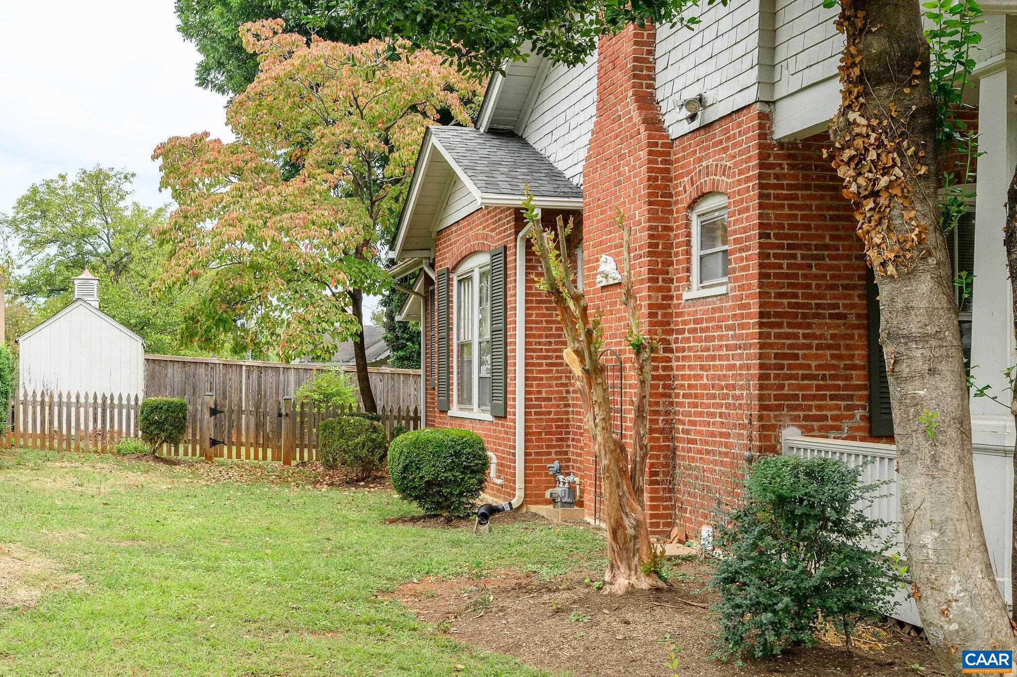 211 ROBERTSON AVE