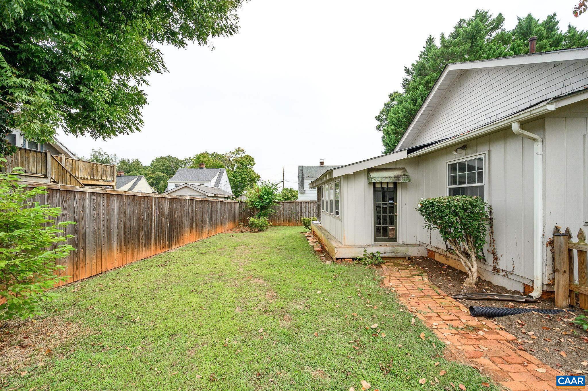 211 ROBERTSON AVE