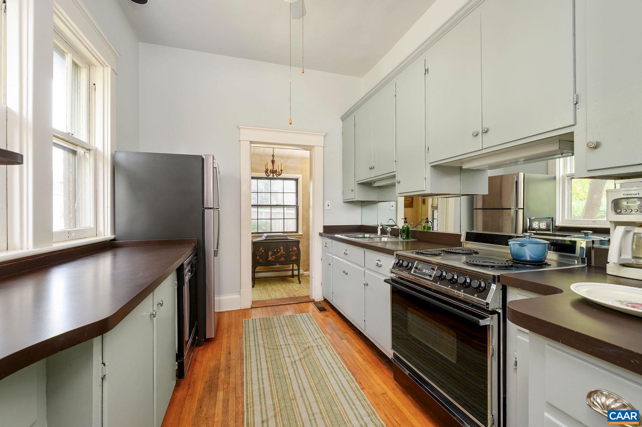 211 ROBERTSON AVE