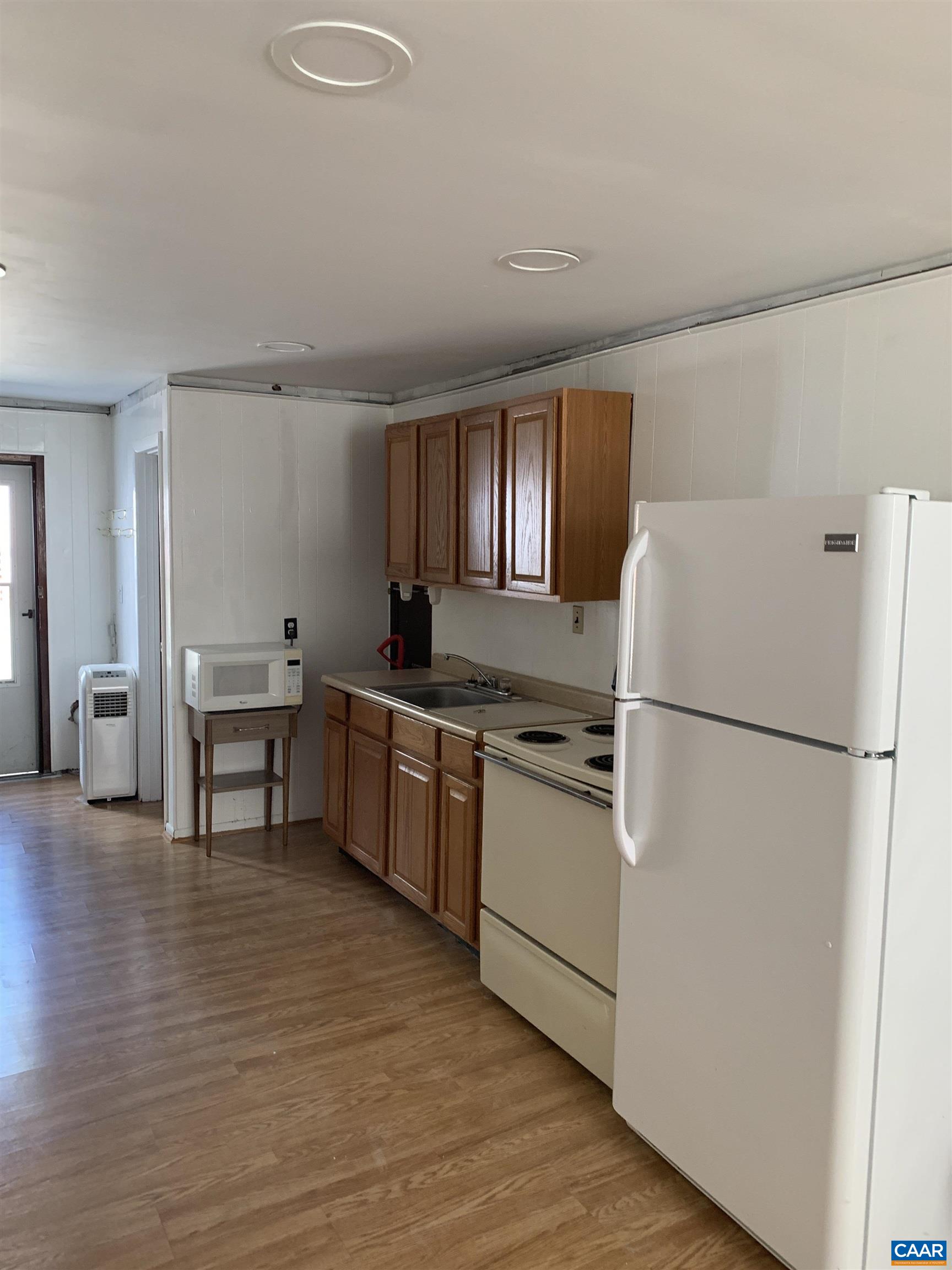 165 MADISON LN Unit: f