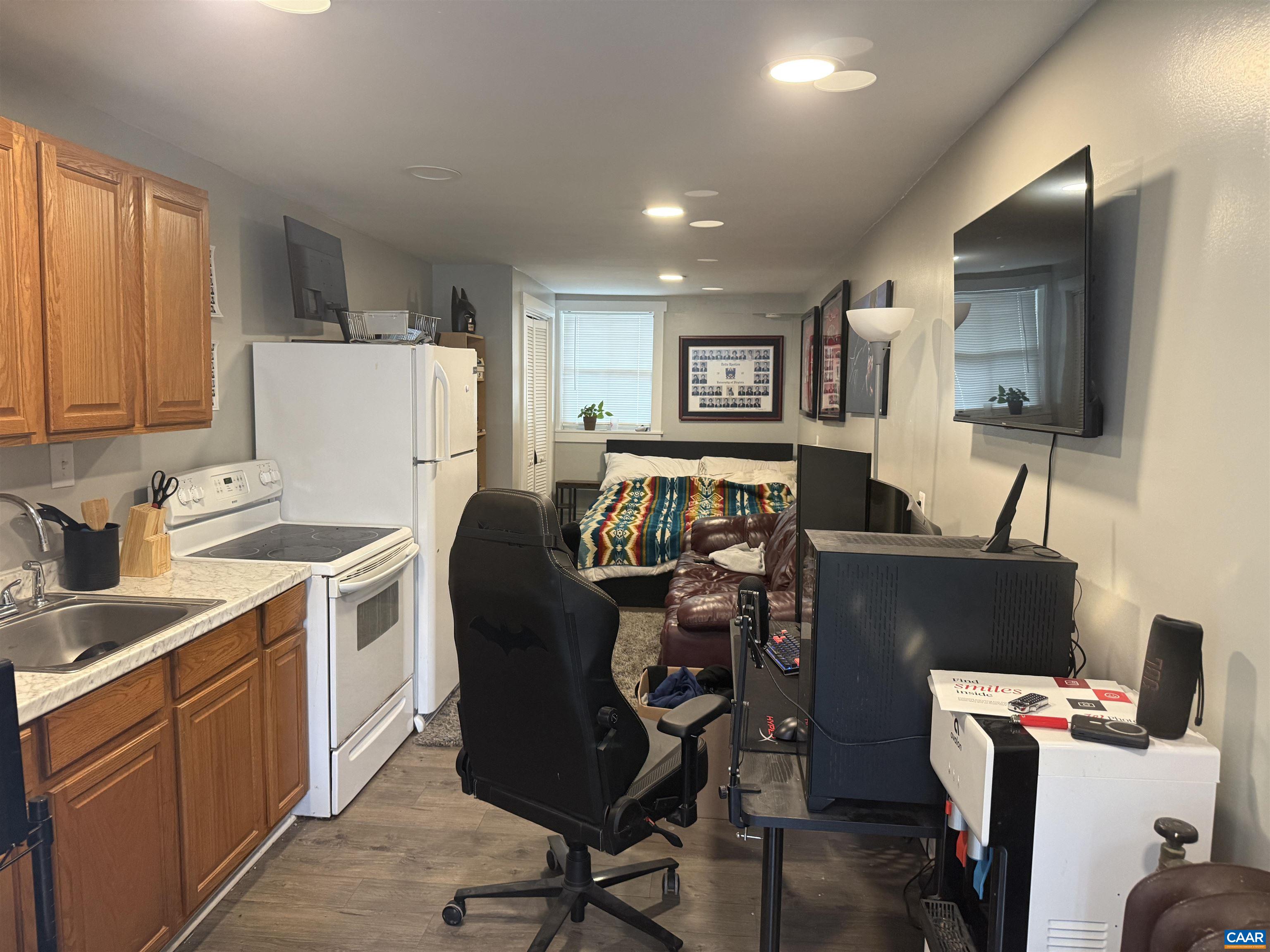 165 MADISON LN Unit: f