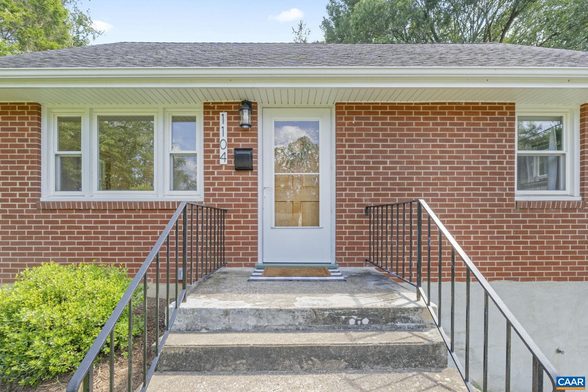 1104 FOREST HILLS AVE