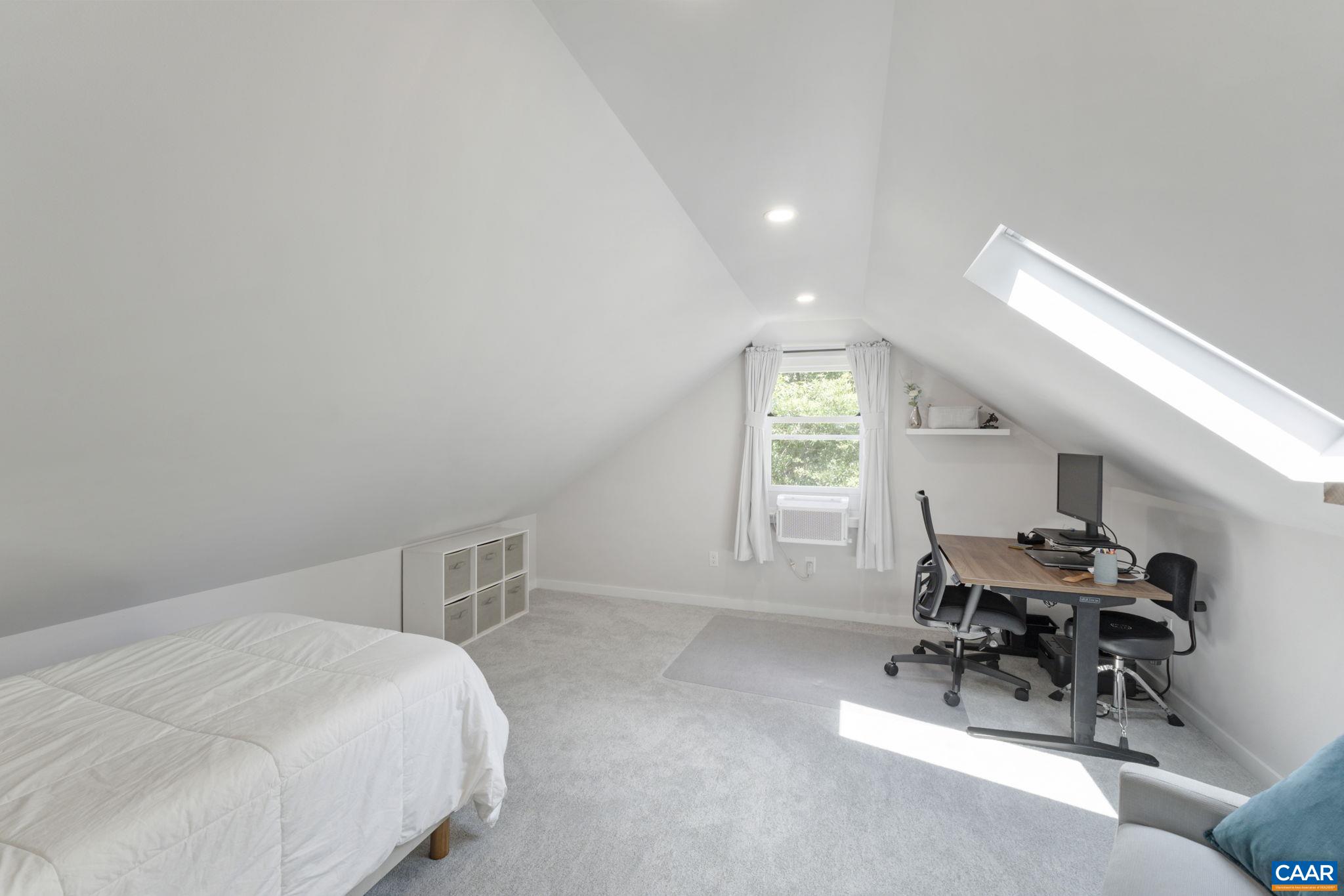 1104 FOREST HILLS AVE