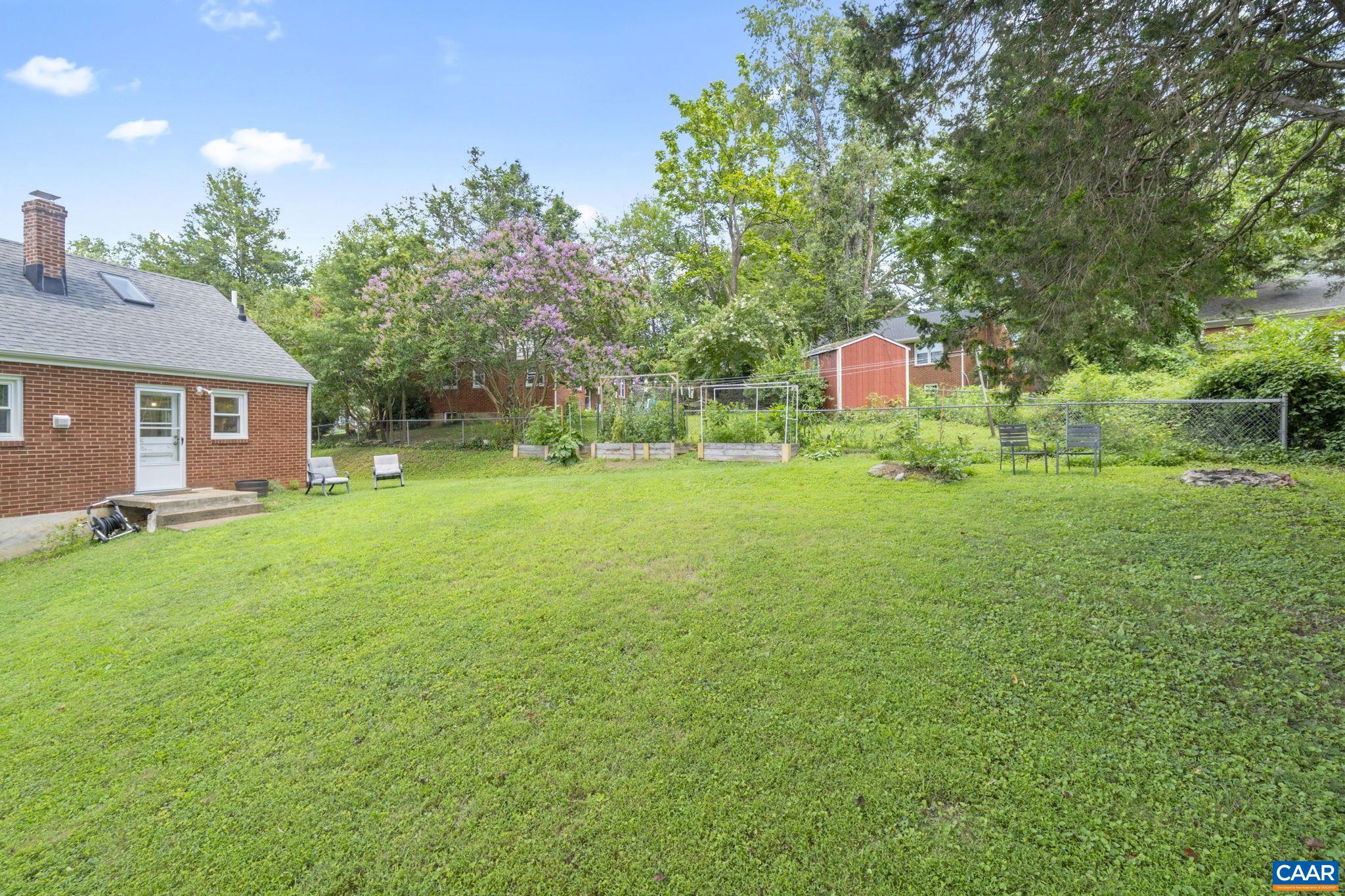 1104 FOREST HILLS AVE