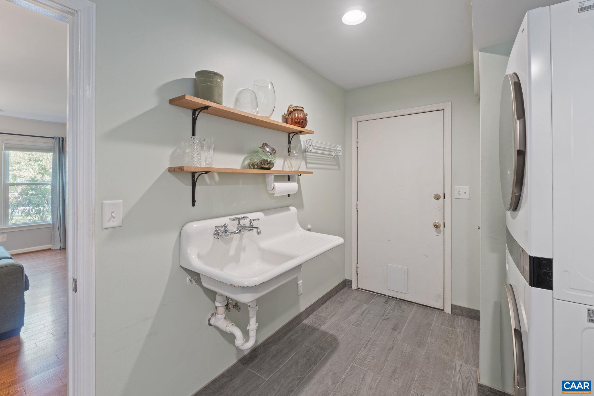 1131 RAINTREE DR