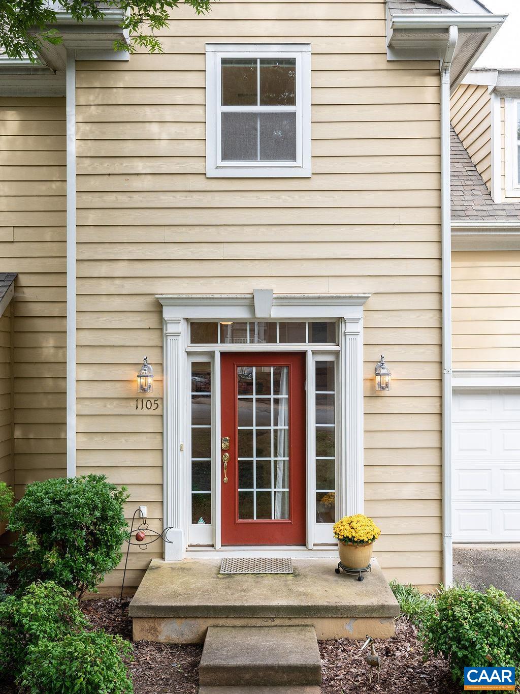 1105 SAINT CHARLES CT