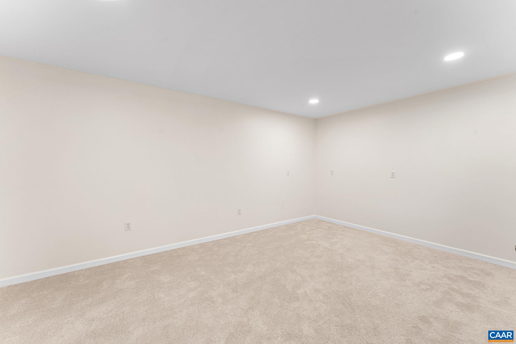 945 JUSTIN DR