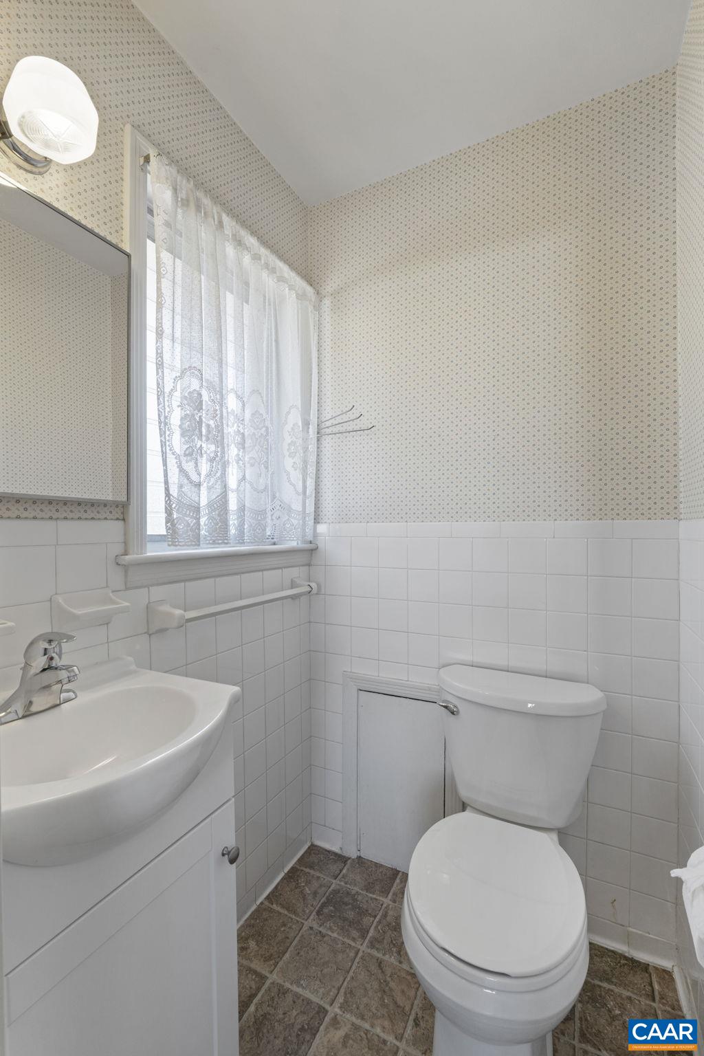 2208 DOMINION DR