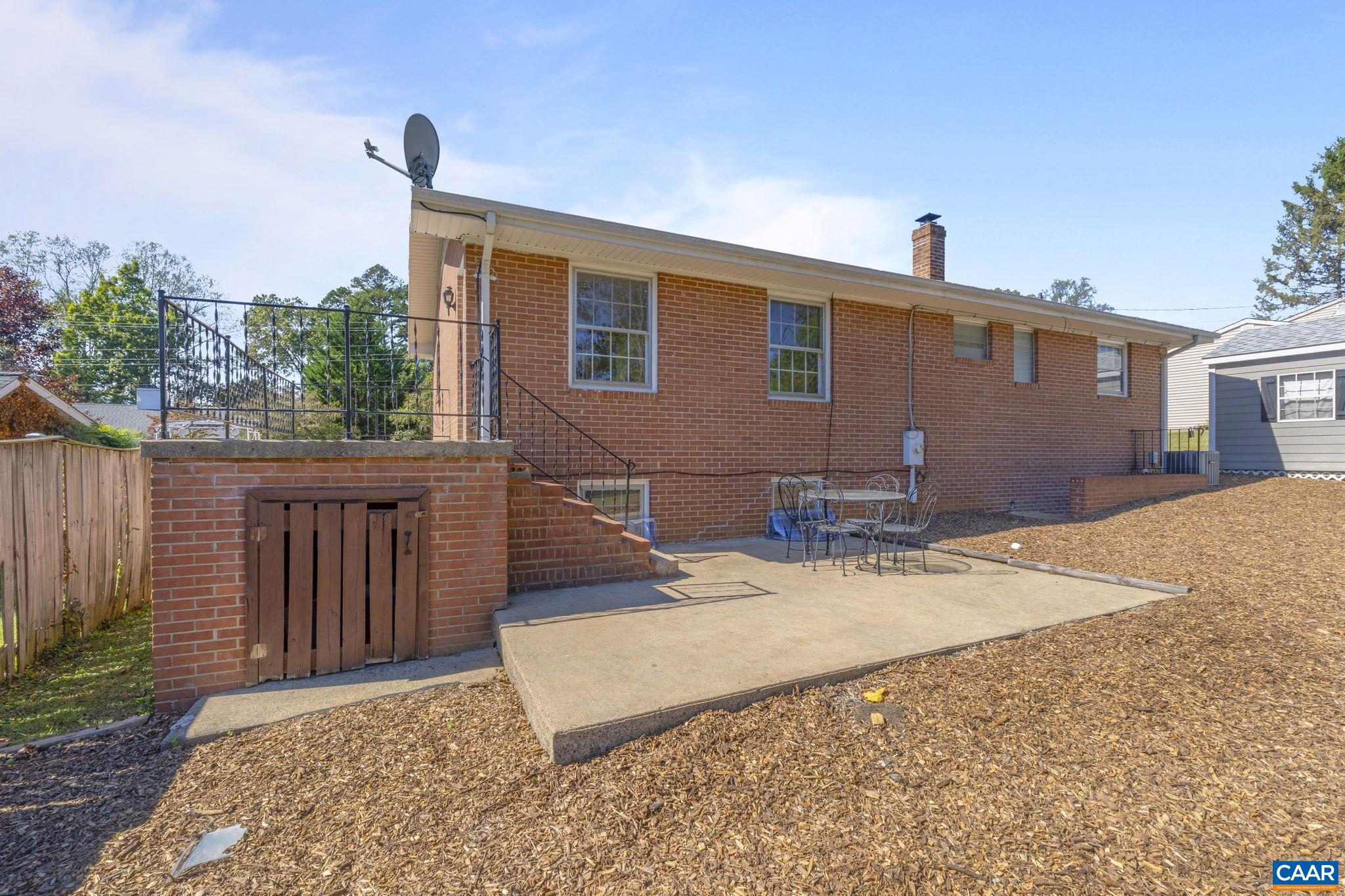 2208 DOMINION DR