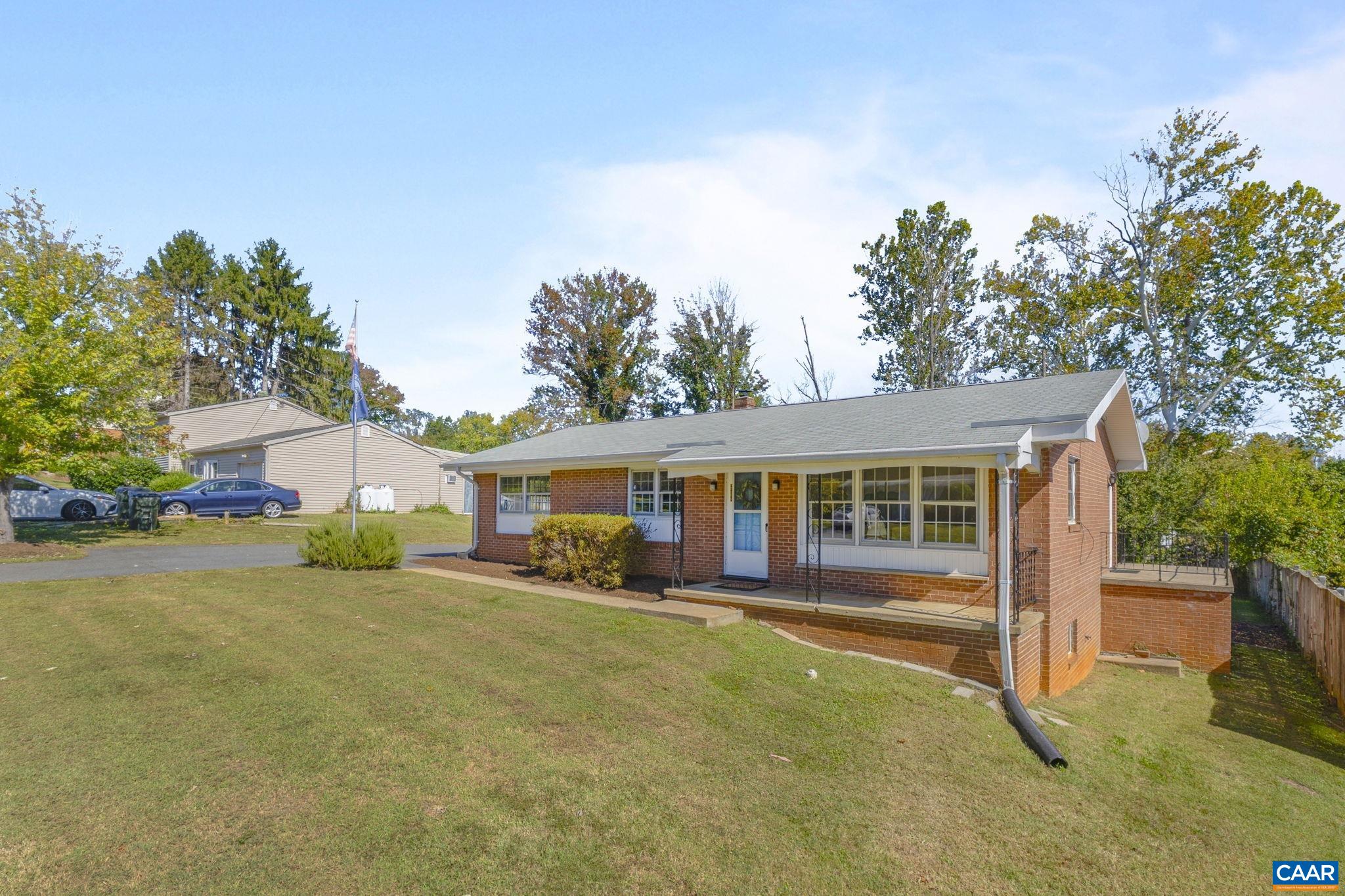 2208 DOMINION DR