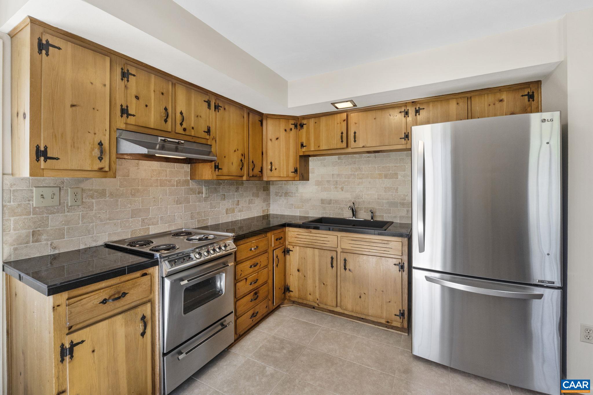 2208 DOMINION DR