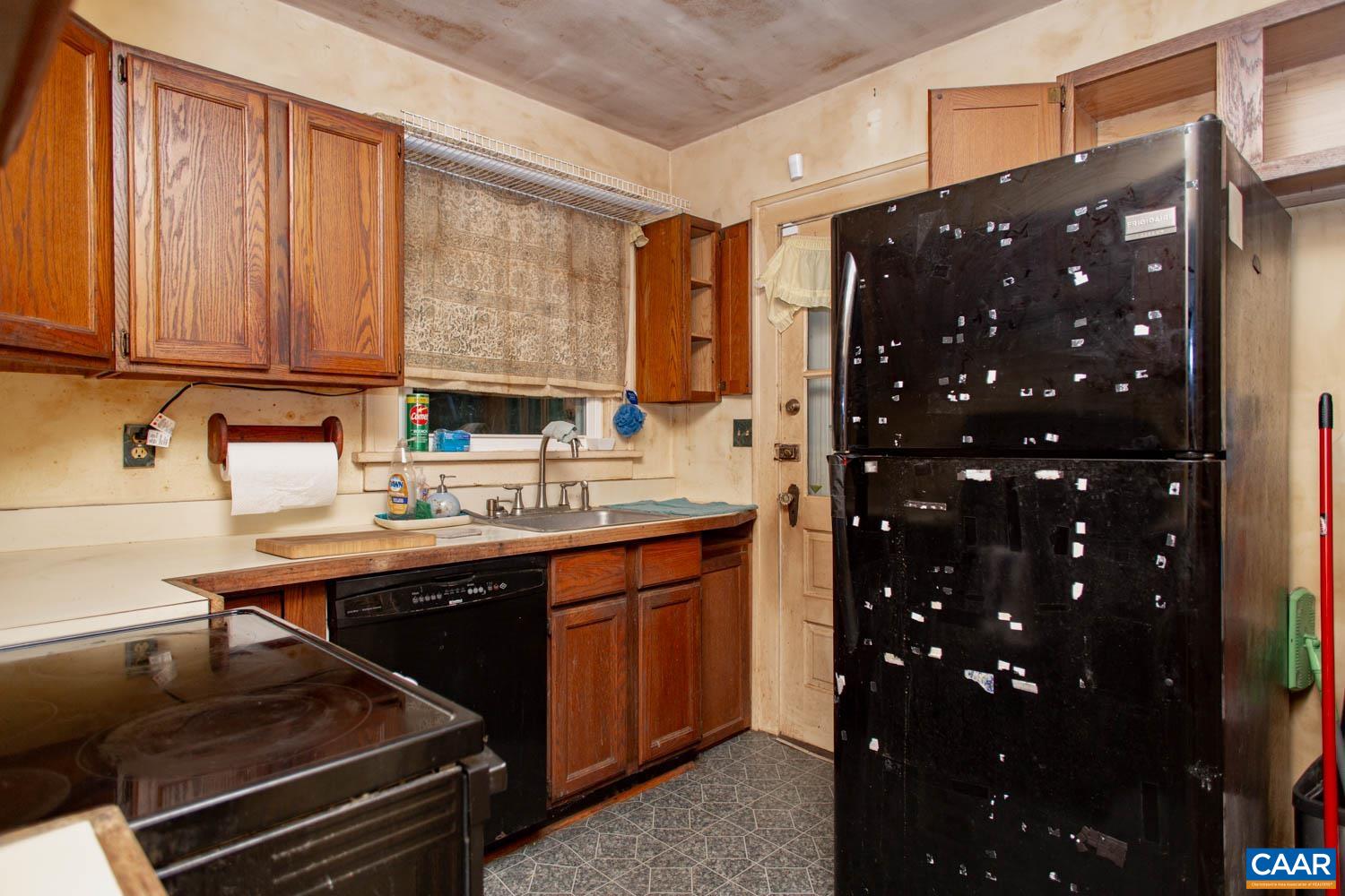 554 VALLEY RD