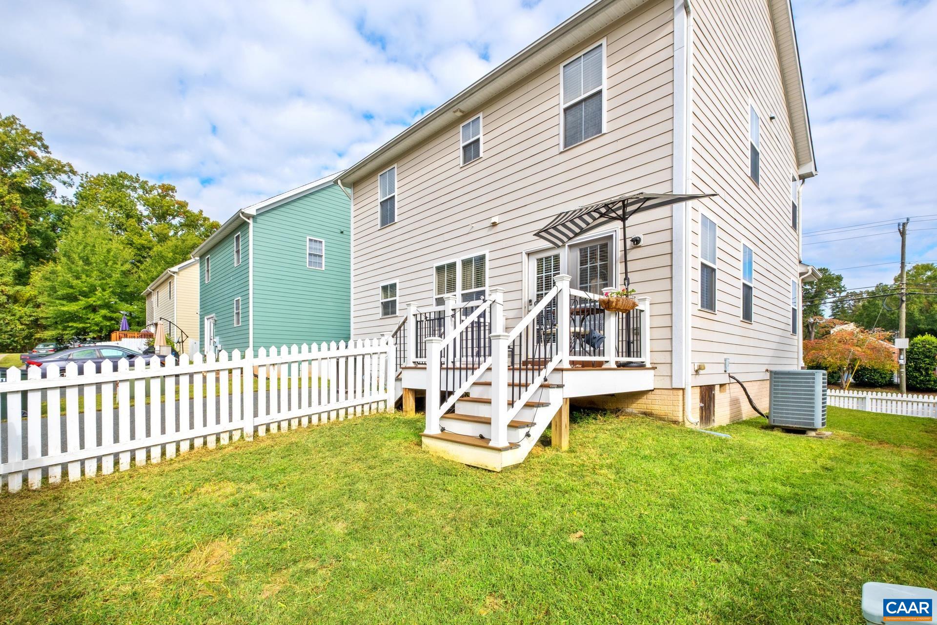 737 COUNTRY GREEN RD