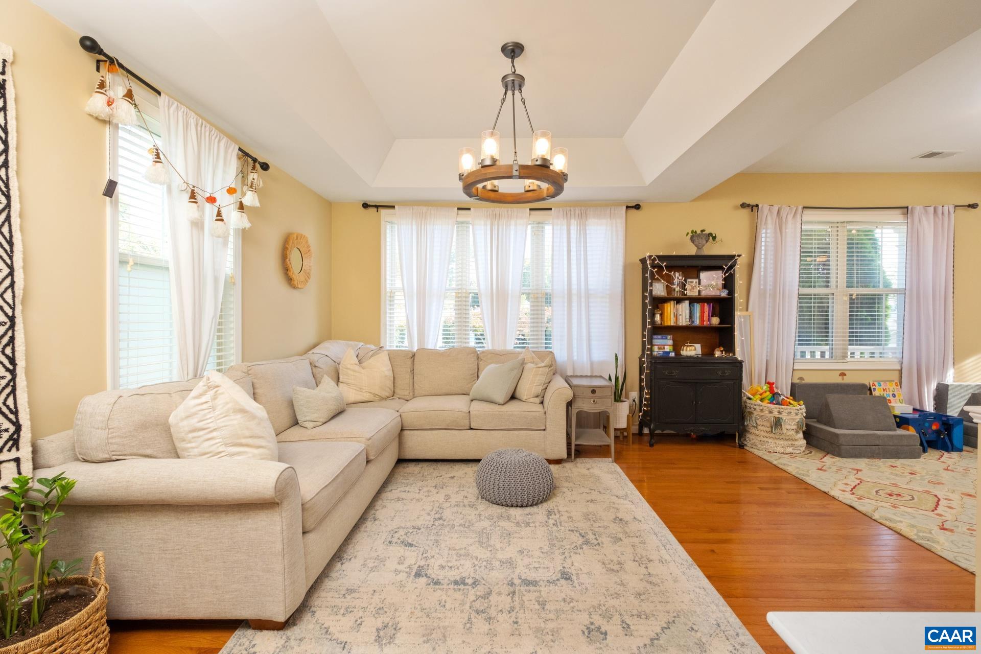 737 COUNTRY GREEN RD