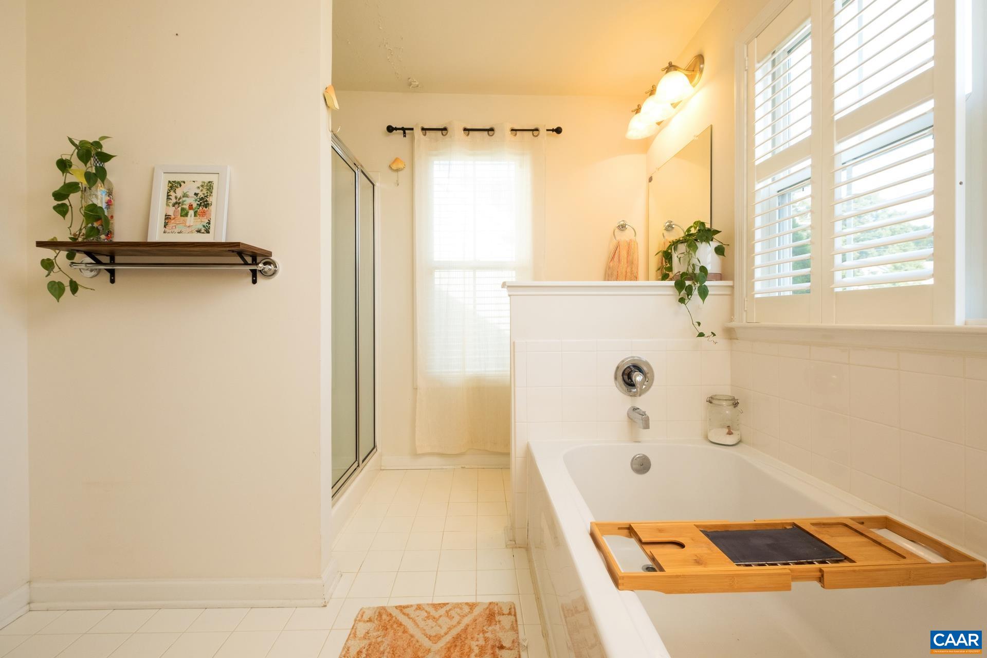 737 COUNTRY GREEN RD